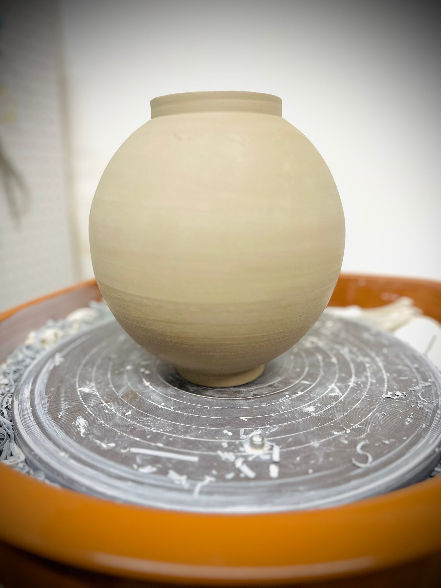 I Like Big Pots and I Cannot Lie: Throwing Big on the Wheel SCHOLARSHIP