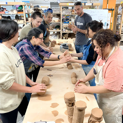 Barro y Cumbia: Torno y Construcción a Mano