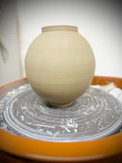 I Like Big Pots and I Cannot Lie: Throwing Big on the Wheel SCHOLARSHIP