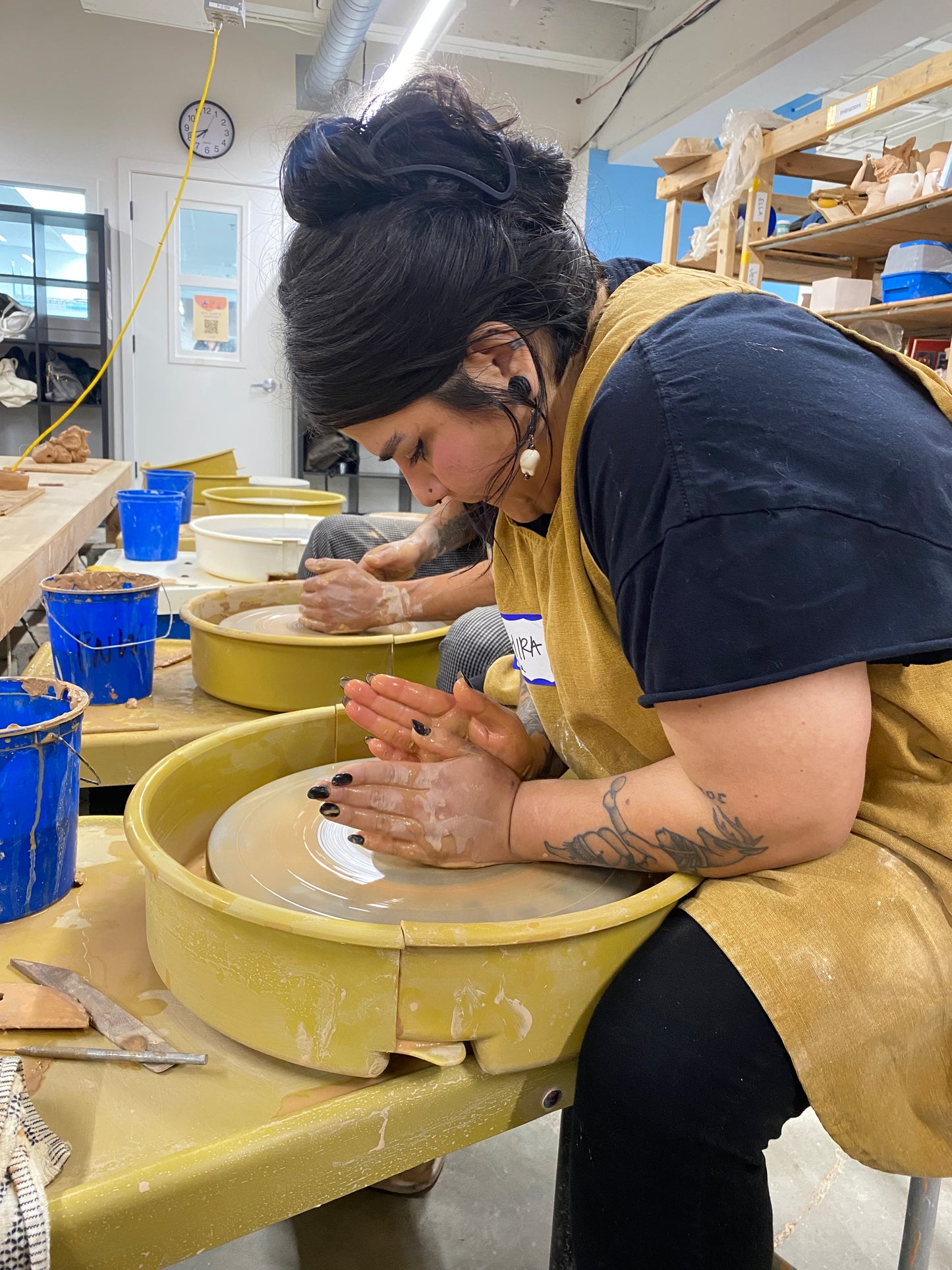 Barro y Cumbia: Torno y Construcción a Mano